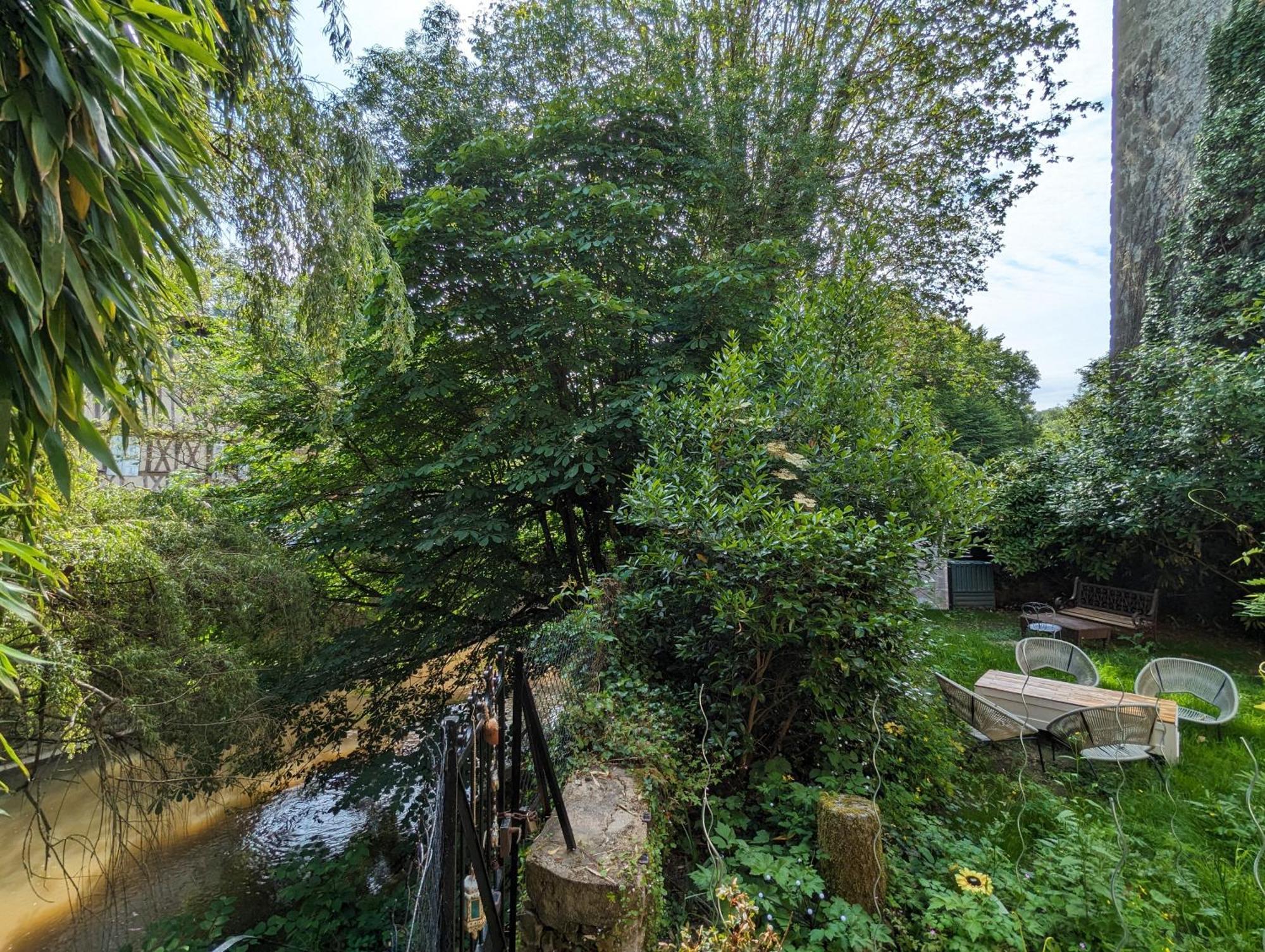 Manoir Des Arts Bed & Breakfast Confolens Exterior photo