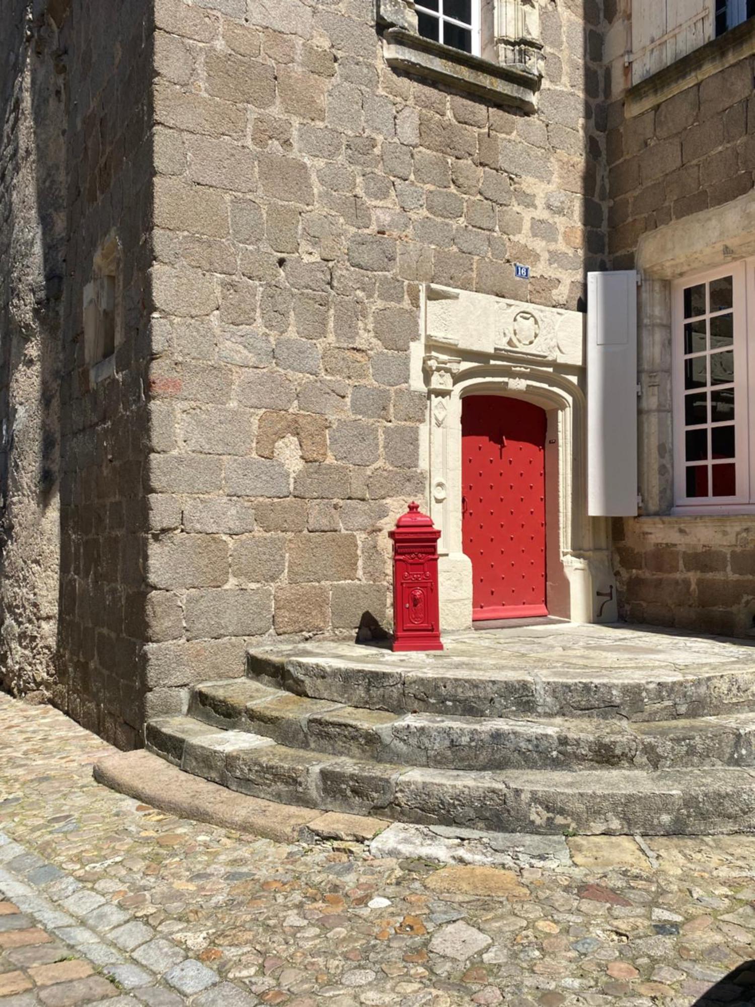 Manoir Des Arts Bed & Breakfast Confolens Exterior photo
